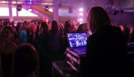 3 reasons why you will definitely want to hire a professional DJ 3 reasons why you will definitely want to hire a professional DJ